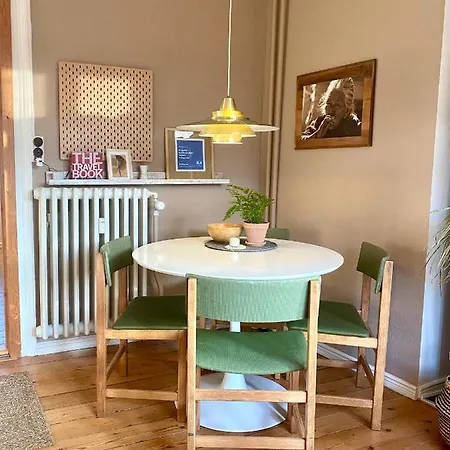 Apartman En Hel I Midtbyen - Centralt, Taet Pa Alt Og Med Parkering! Randers