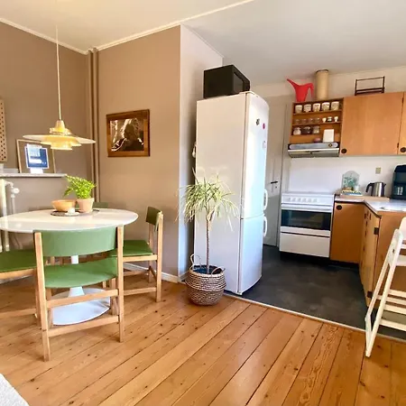 Charmerende Centralbeliggende - Hyggelig Og Med Parkering Apartment