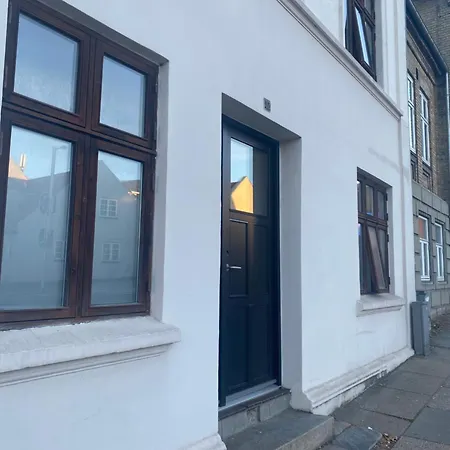 En Hel I Midtbyen - Centralt, Hyggelig Og Taet Pa Alt! *