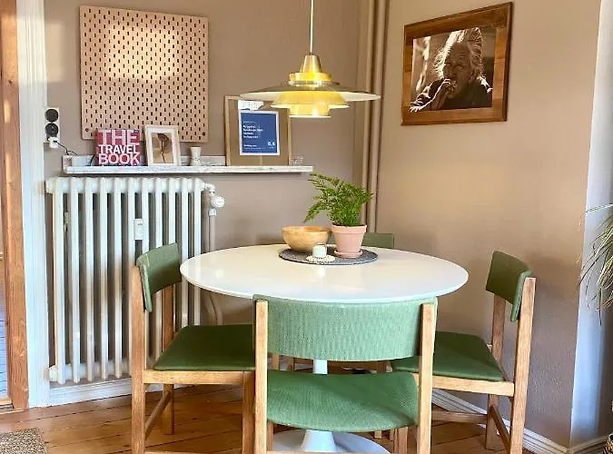 Апартаменты En Hel I Midtbyen - Centralt, Taet Pa Alt Og Med Parkering! Раннерс