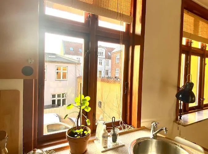 En Hel I Midtbyen - Centralt, Taet Pa Alt Og Med Parkering! Апартаменты *