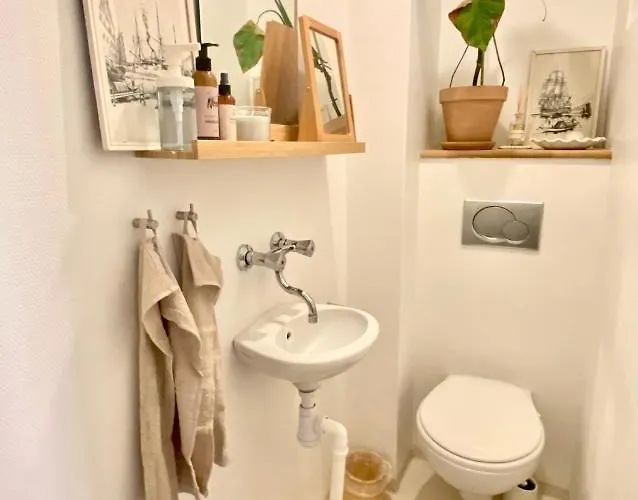 En Hel I Midtbyen - Centralt, Taet Pa Alt Og Med Parkering! Раннерс